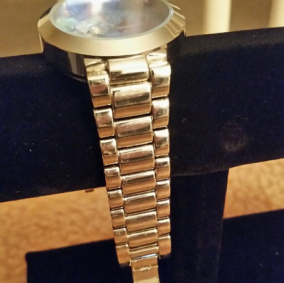 Unique Quartz Watch - Picture 3 of 3